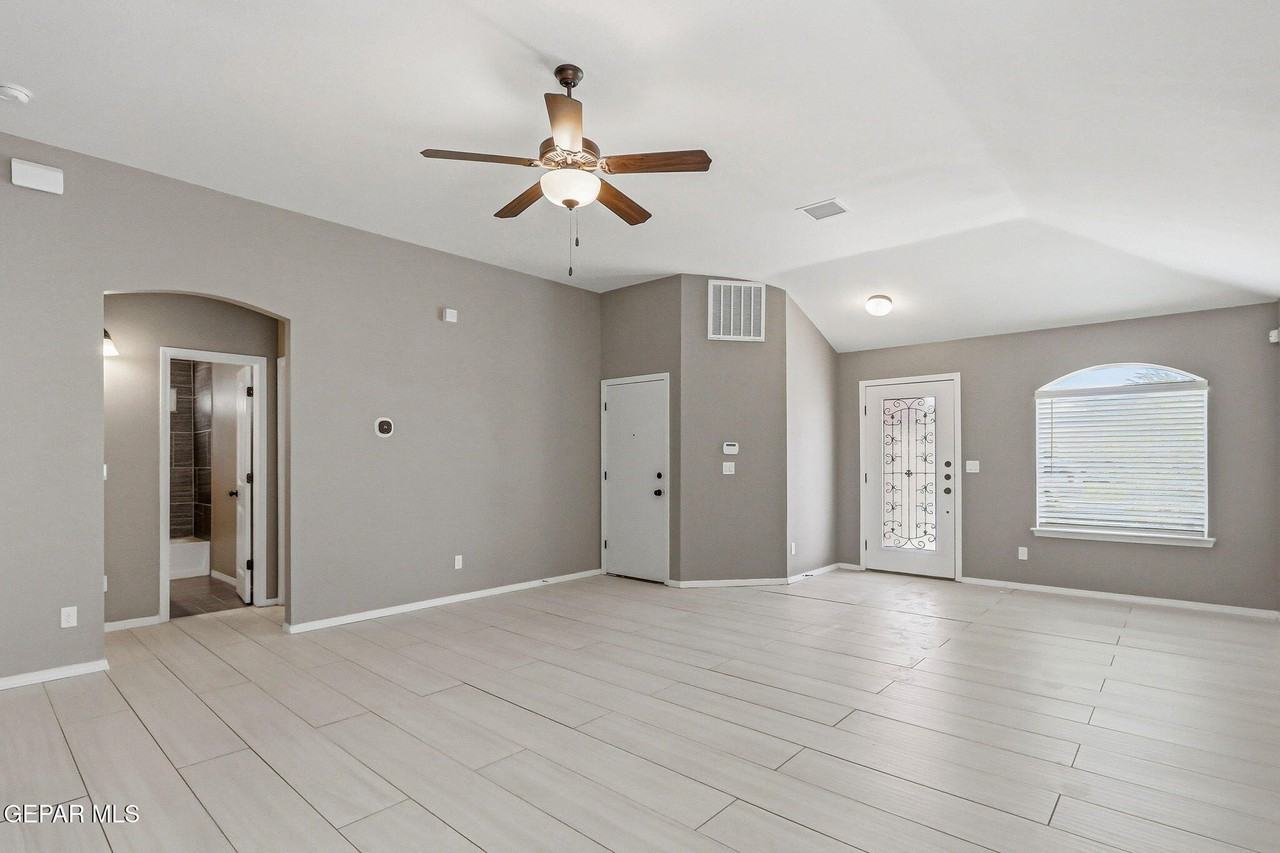 14609 Carlo Alvarado Dr - Photo 6 of 32