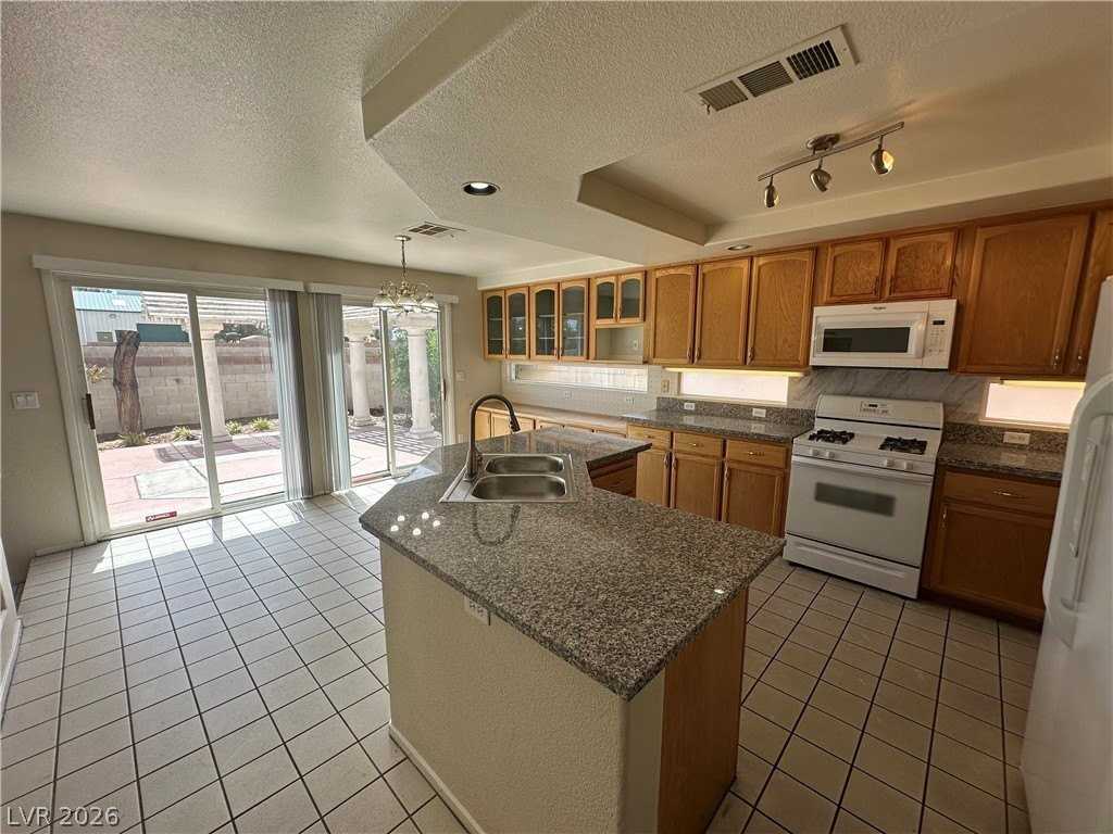 8669 Raindrop Canyon Ave - Photo 4 of 30