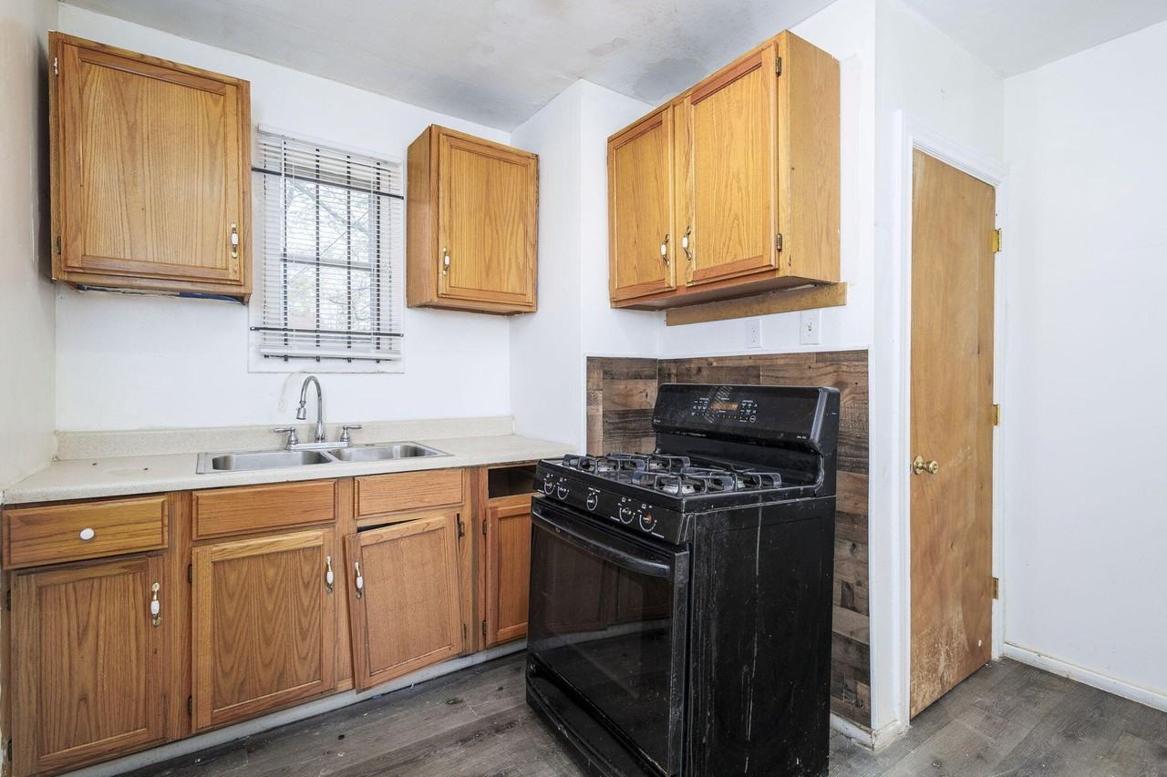 13067 Wade St - Photo 2 of 25
