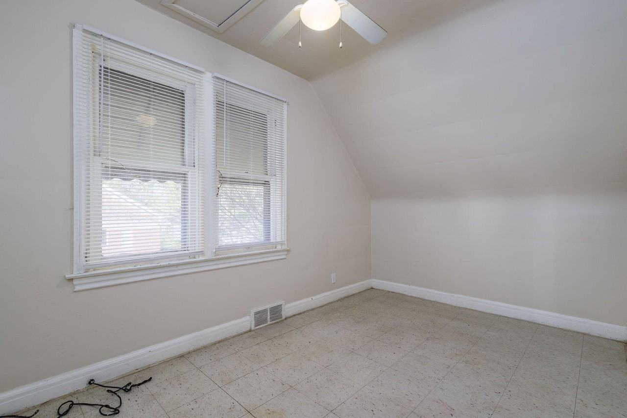 13067 Wade St - Photo 3 of 25
