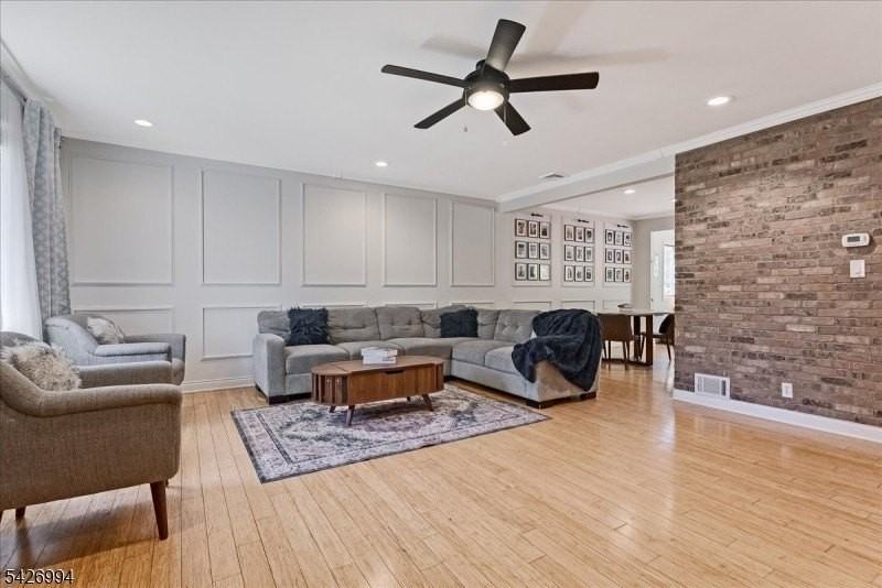 7 Rutgers St - Photo 4 of 19