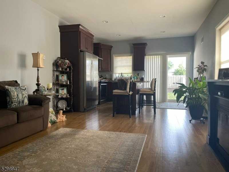 219 2nd Ave #A - Photo 4 of 26