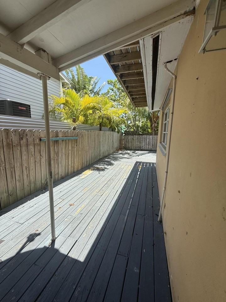 1614 Dennis St #B - Photo 7 of 8