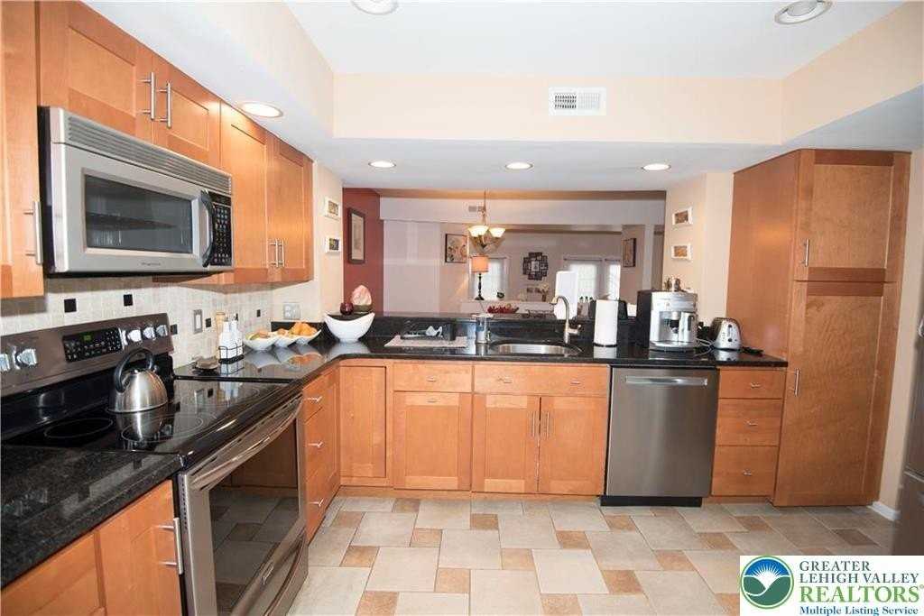 112 Freedom Ct - Photo 2 of 14
