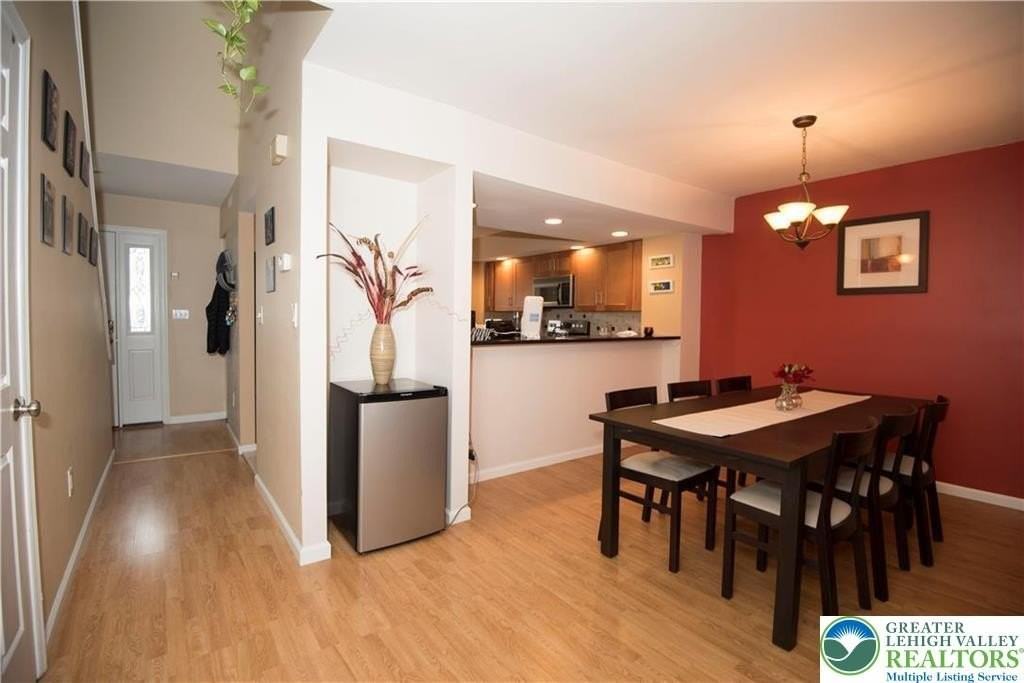 112 Freedom Ct - Photo 4 of 14