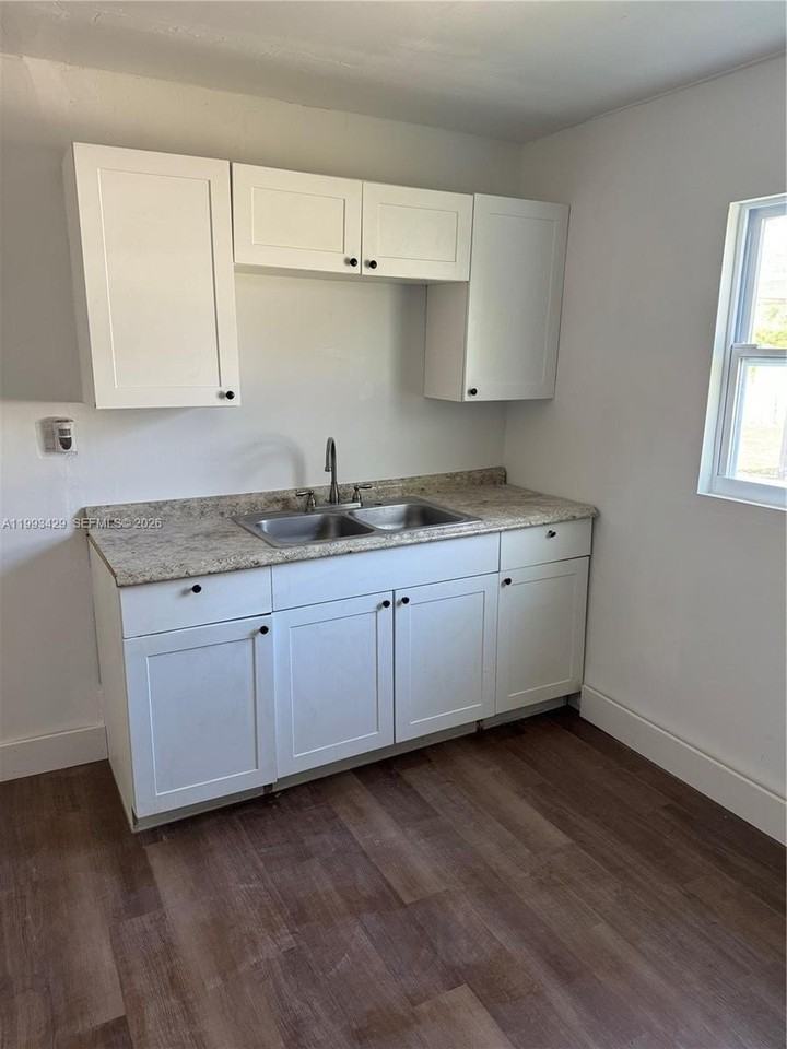 1858 Nw 69th Ter #1858 - Photo 5 of 11