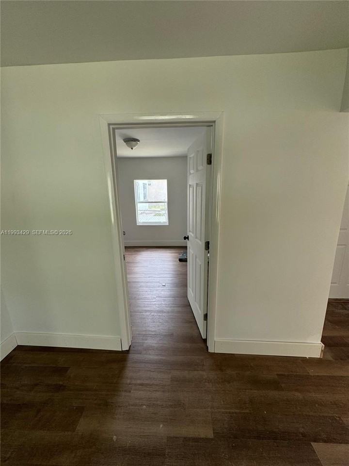 1858 Nw 69th Ter #1858 - Photo 6 of 11