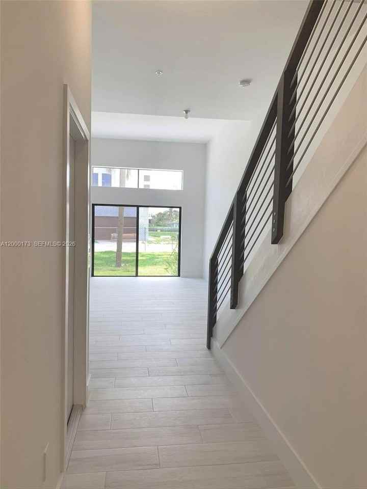 4384 Nw 9th St #4384 - Photo 3 of 41