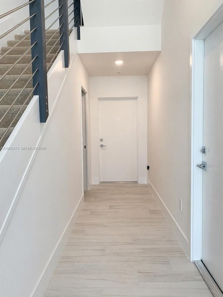4384 Nw 9th St #4384 - Photo 4 of 41
