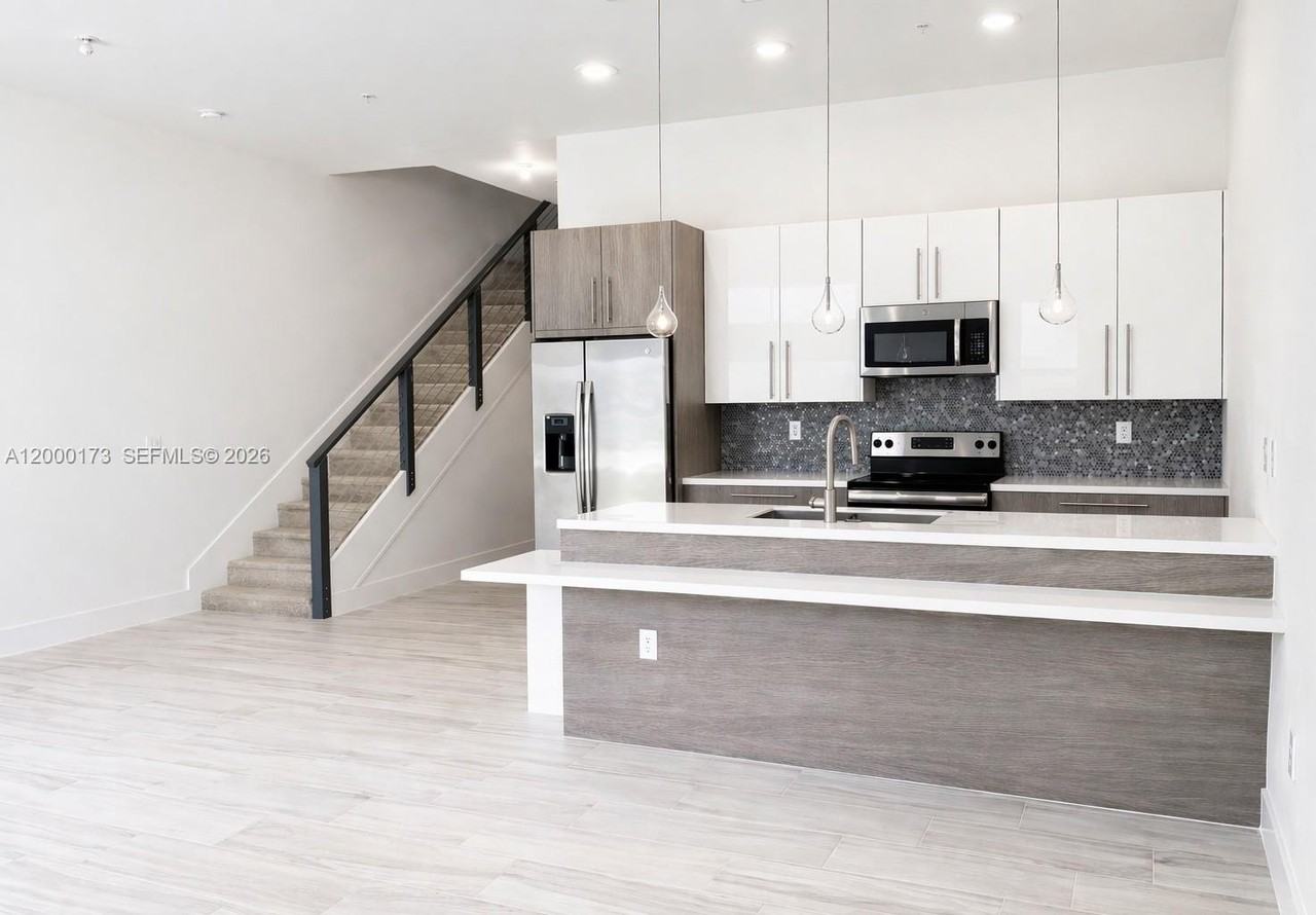 4384 Nw 9th St #4384 - Photo 5 of 41