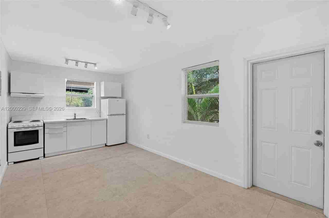 3676 Oak Ave #7 - Photo 3 of 22