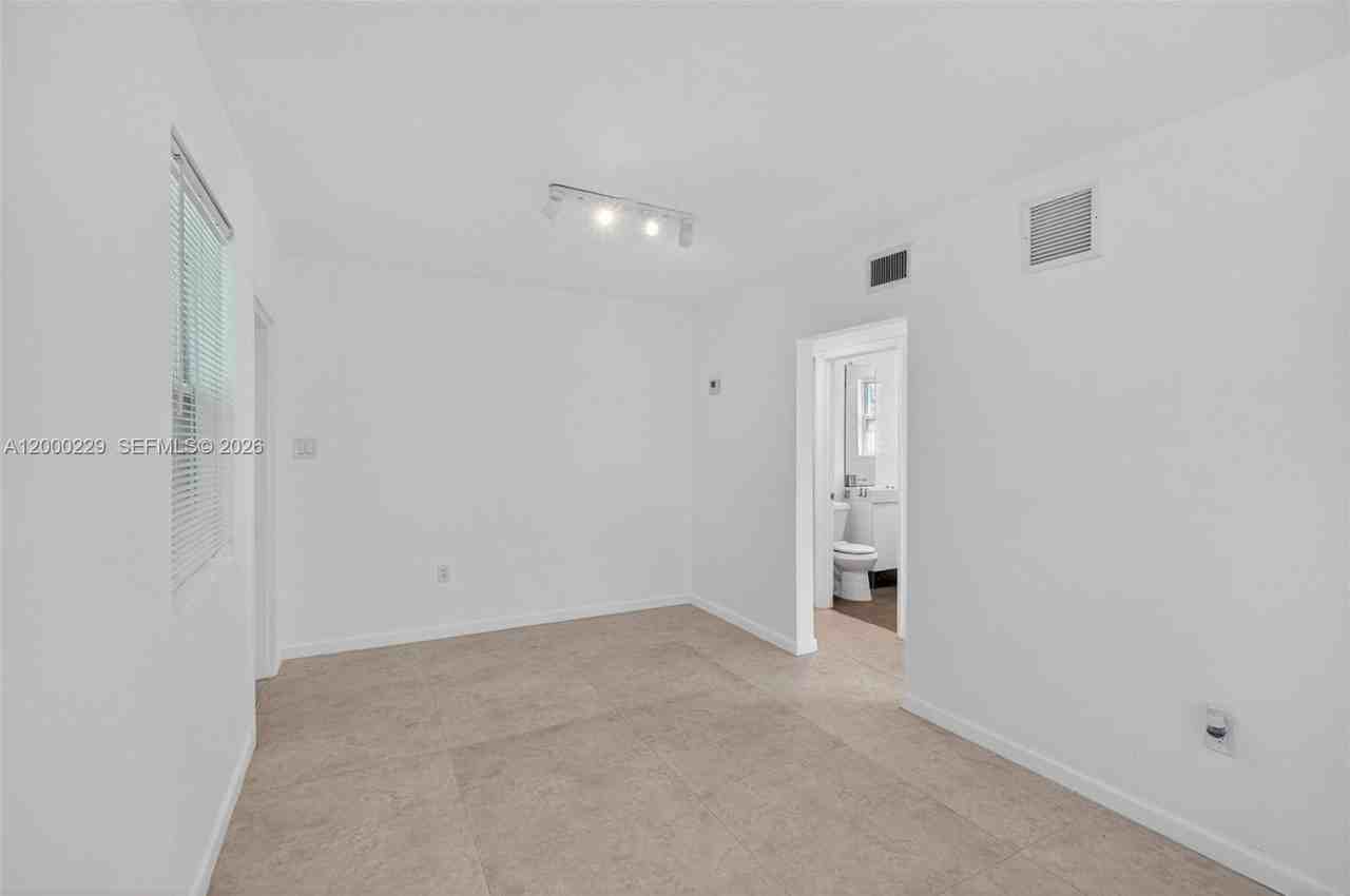 3676 Oak Ave #7 - Photo 4 of 22