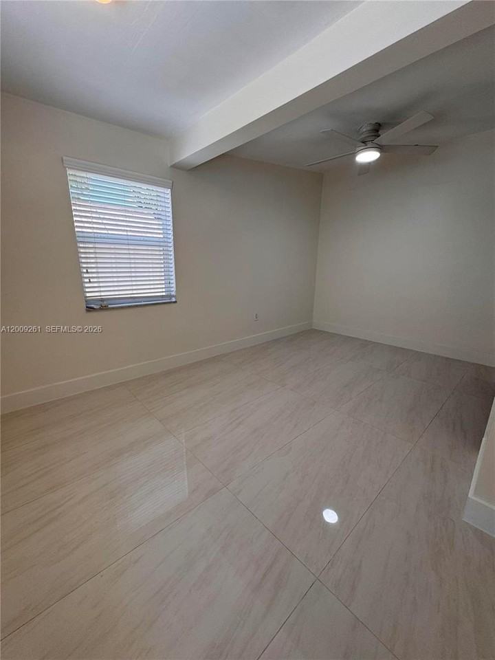 606 Sw 58th Ct #1 - Photo 4 of 7