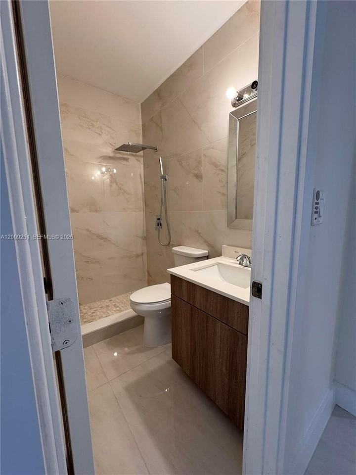 606 Sw 58th Ct #1 - Photo 6 of 7