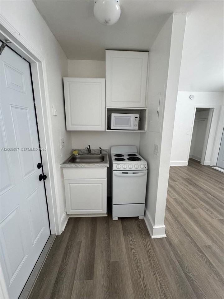 240 Nw 64th St #4 - Photo 2 of 10