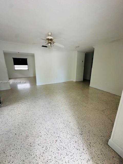 3418 Sw 23rd Ter #3418 - Photo 5 of 21