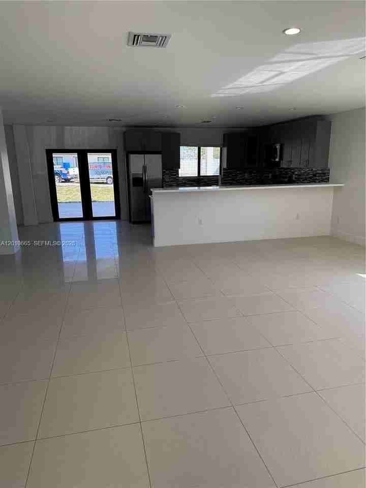 3155 Sw 132nd Ave - Photo 7 of 24