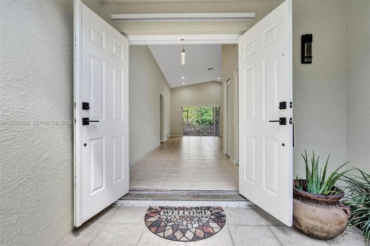 10219 Nw 48th Mnr - Photo 2 of 50