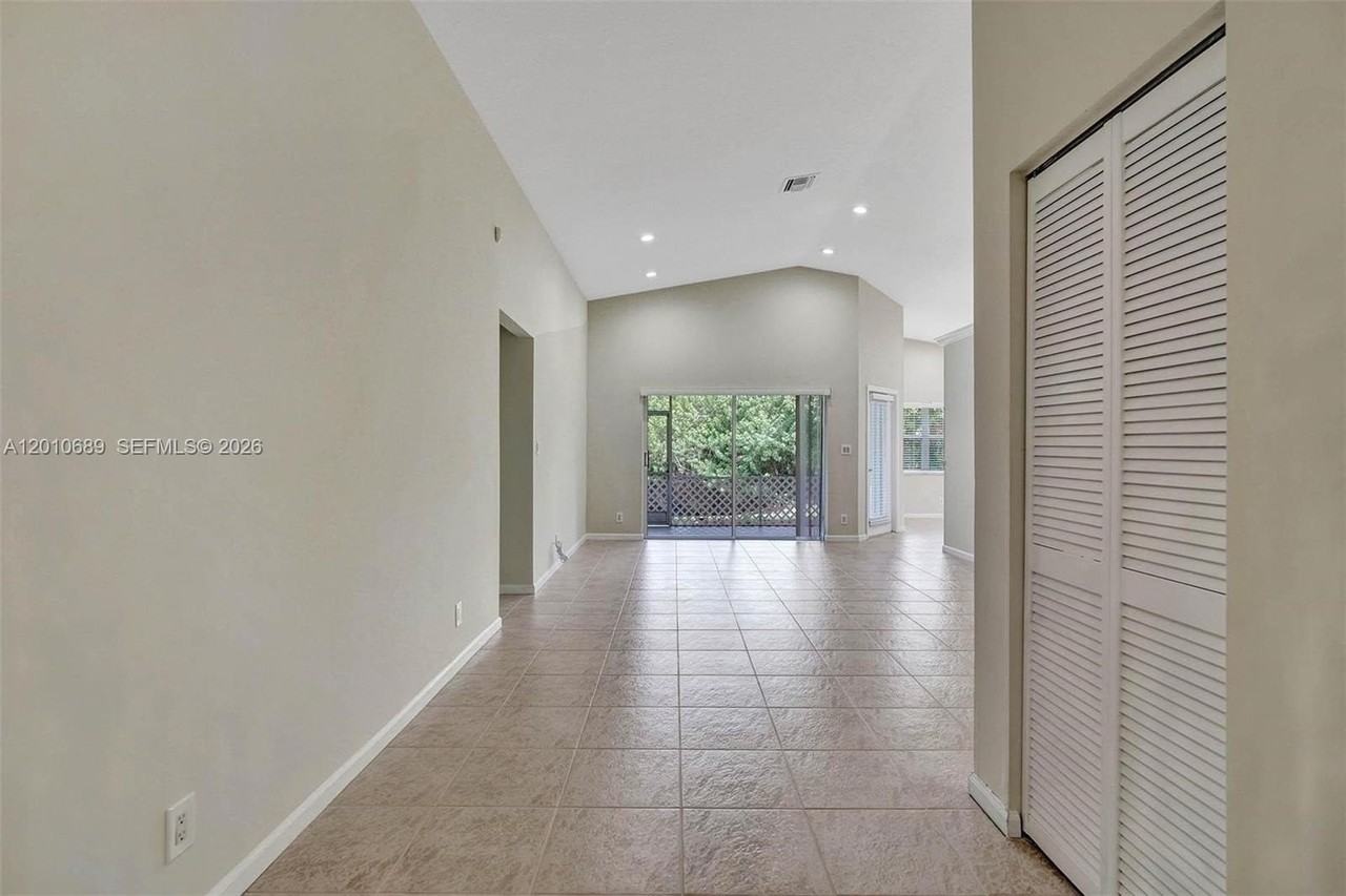 10219 Nw 48th Mnr - Photo 3 of 50