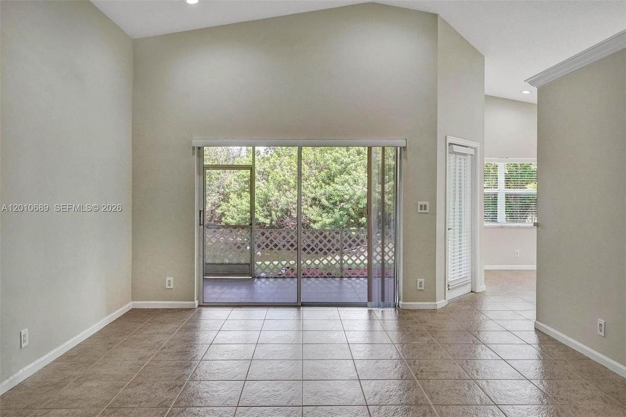 10219 Nw 48th Mnr - Photo 7 of 50