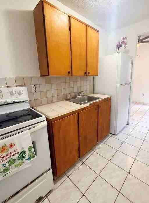 718 Sw 11th Ave #5 - Photo 2 of 6