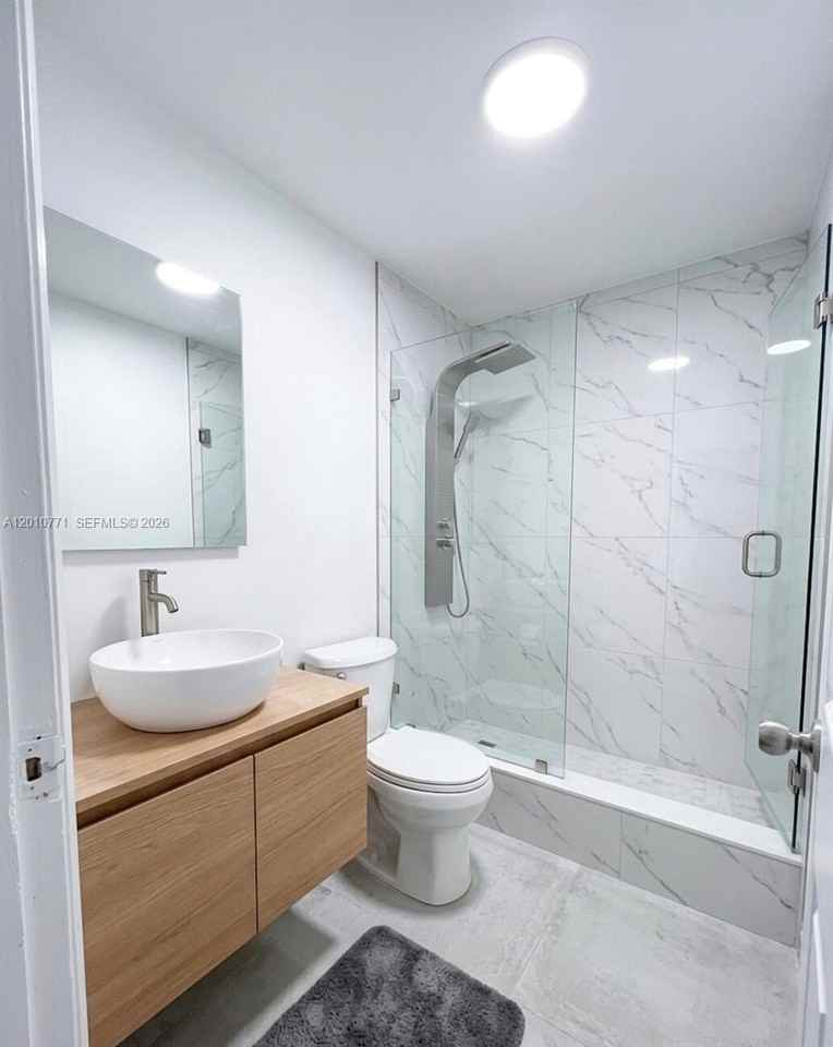 718 Sw 11th Ave #5 - Photo 3 of 6