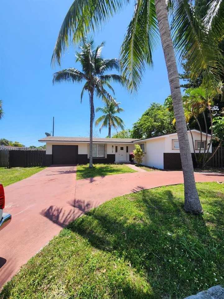 1180 Ne Miami Gardens Dr #1180 - Photo 3 of 33