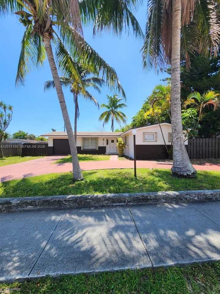 1180 Ne Miami Gardens Dr #1180 - Photo 4 of 33