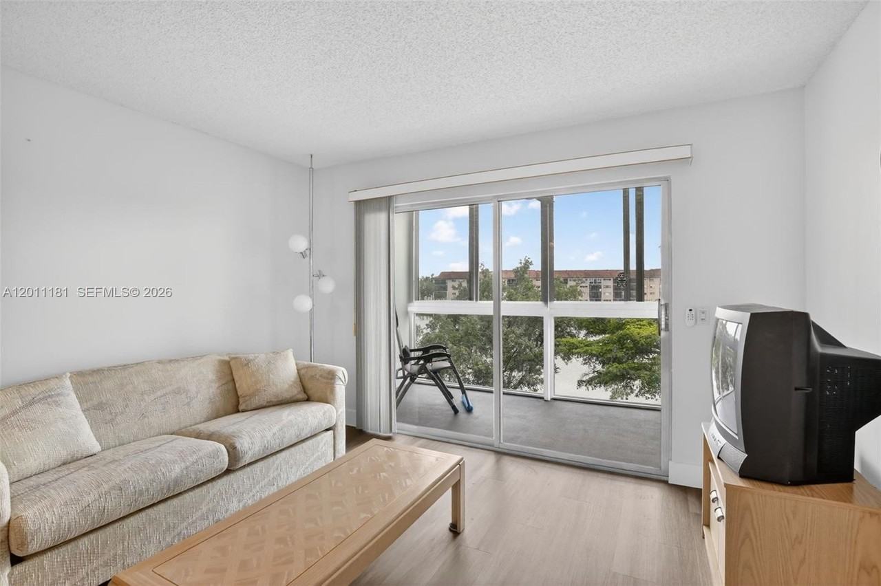 13700 Sw 11th St #309A - Photo 4 of 40