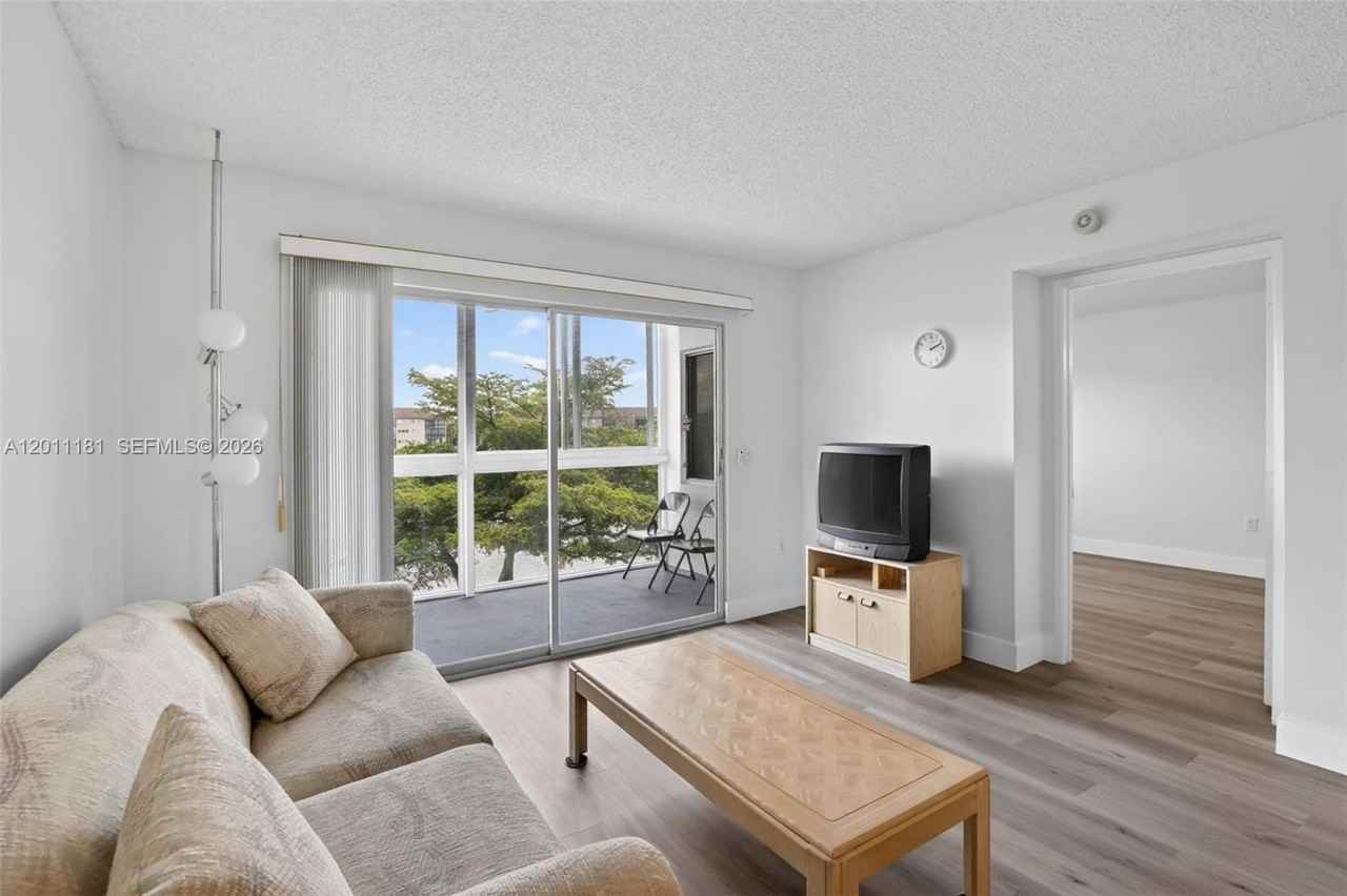 13700 Sw 11th St #309A - Photo 5 of 40