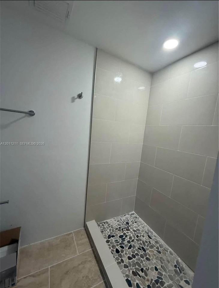 526 E 54th St - Photo 5 of 11
