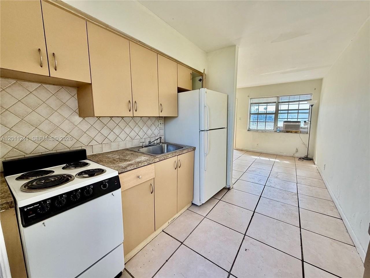 1041 Nw 7th Ct #2 - Photo 5 of 18