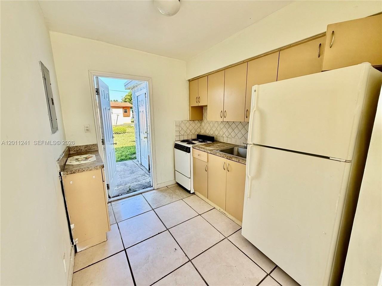 1041 Nw 7th Ct #2 - Photo 7 of 18