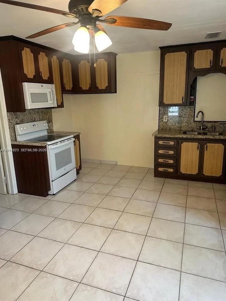 11108 Peachtree Dr #1 - Photo 6 of 16