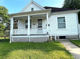featured image of 220 E Center St