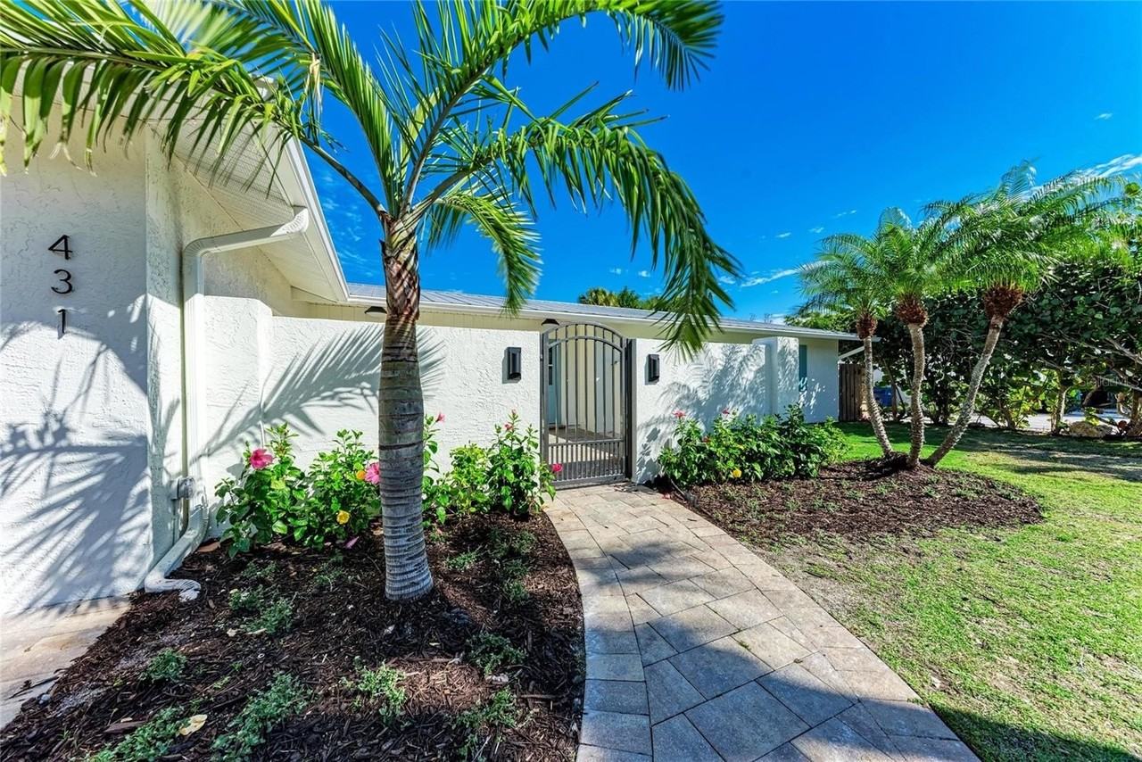 431 Island Cir - Photo 4 of 50