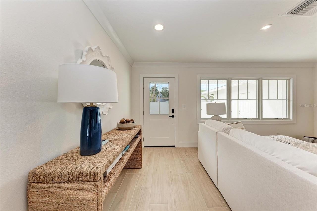 431 Island Cir - Photo 7 of 50