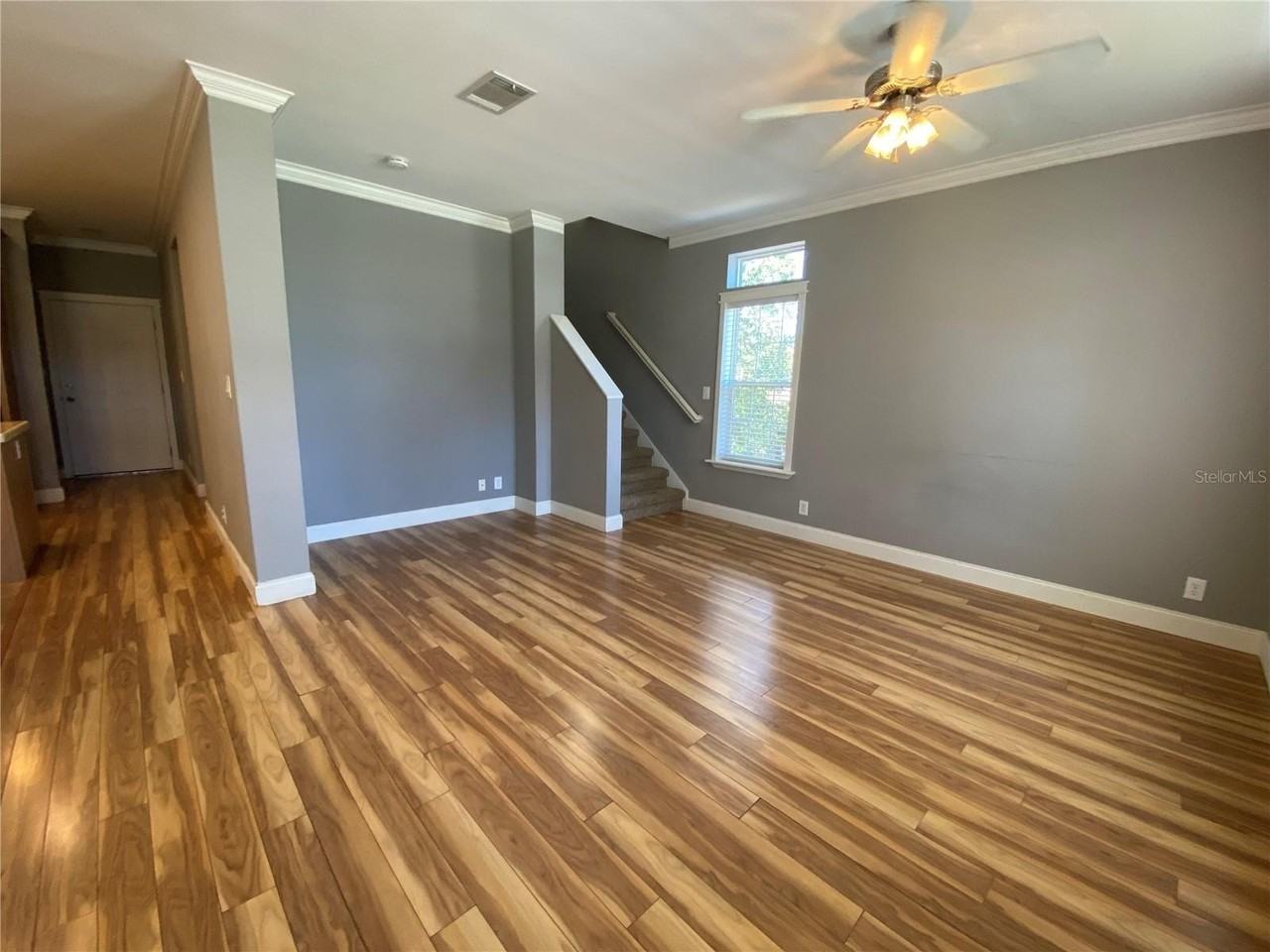 653 Symonds Ave - Photo 2 of 17