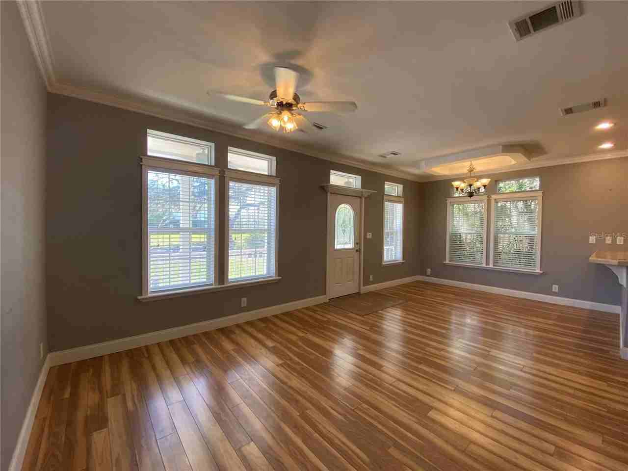 653 Symonds Ave - Photo 3 of 17