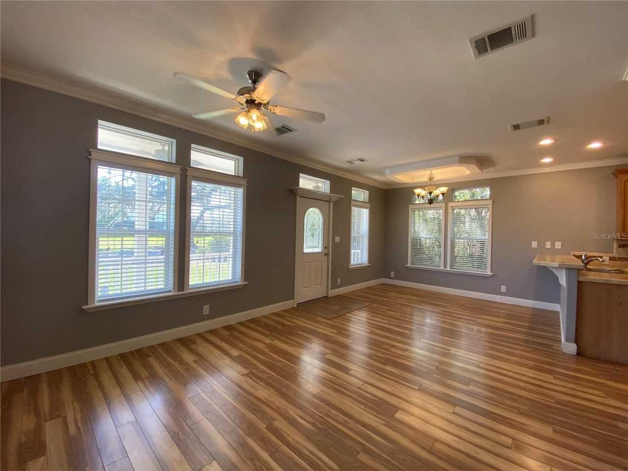 653 Symonds Ave - Photo 4 of 17