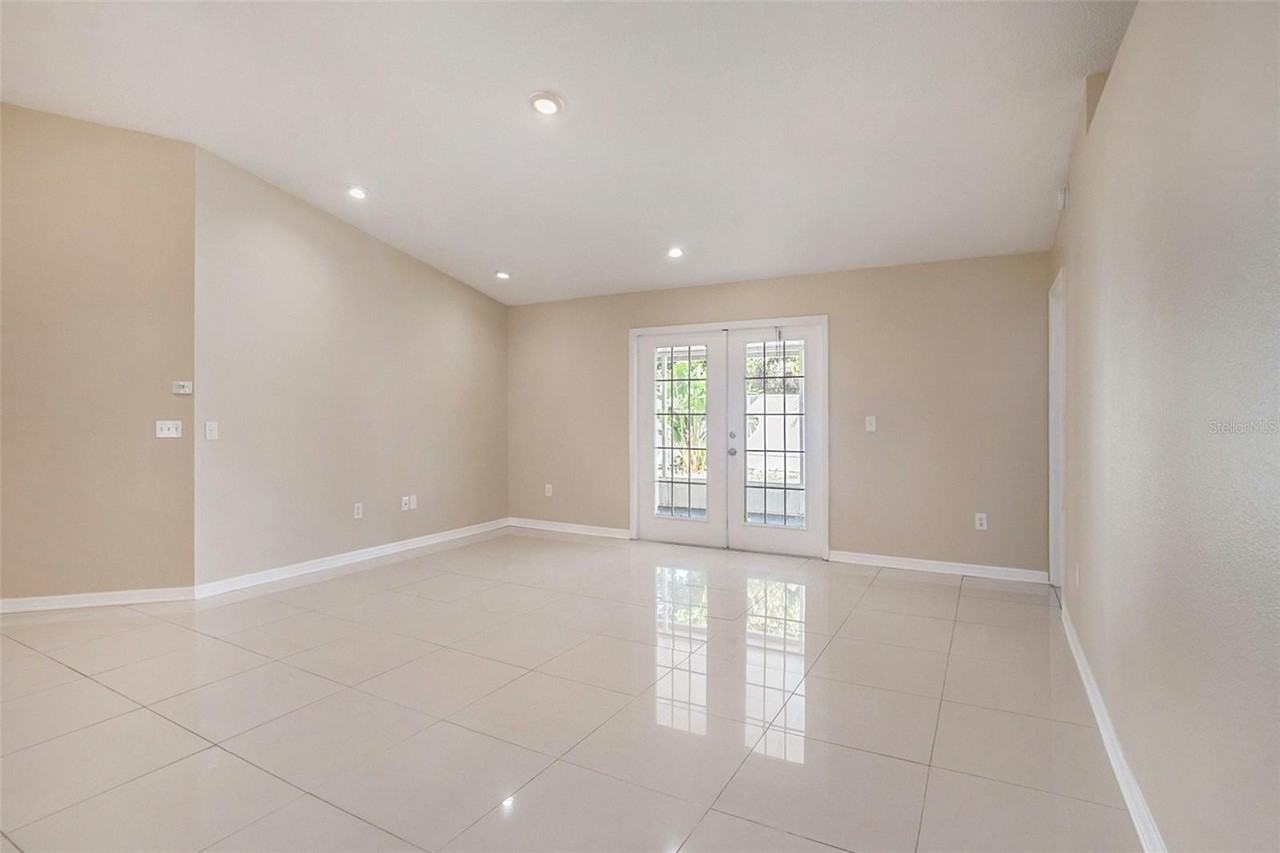 12712 Longcrest Dr - Photo 4 of 25