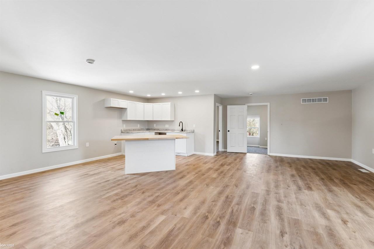 923 North St #A - Photo 2 of 13