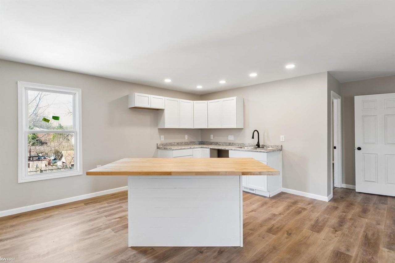 923 North St #A - Photo 5 of 13