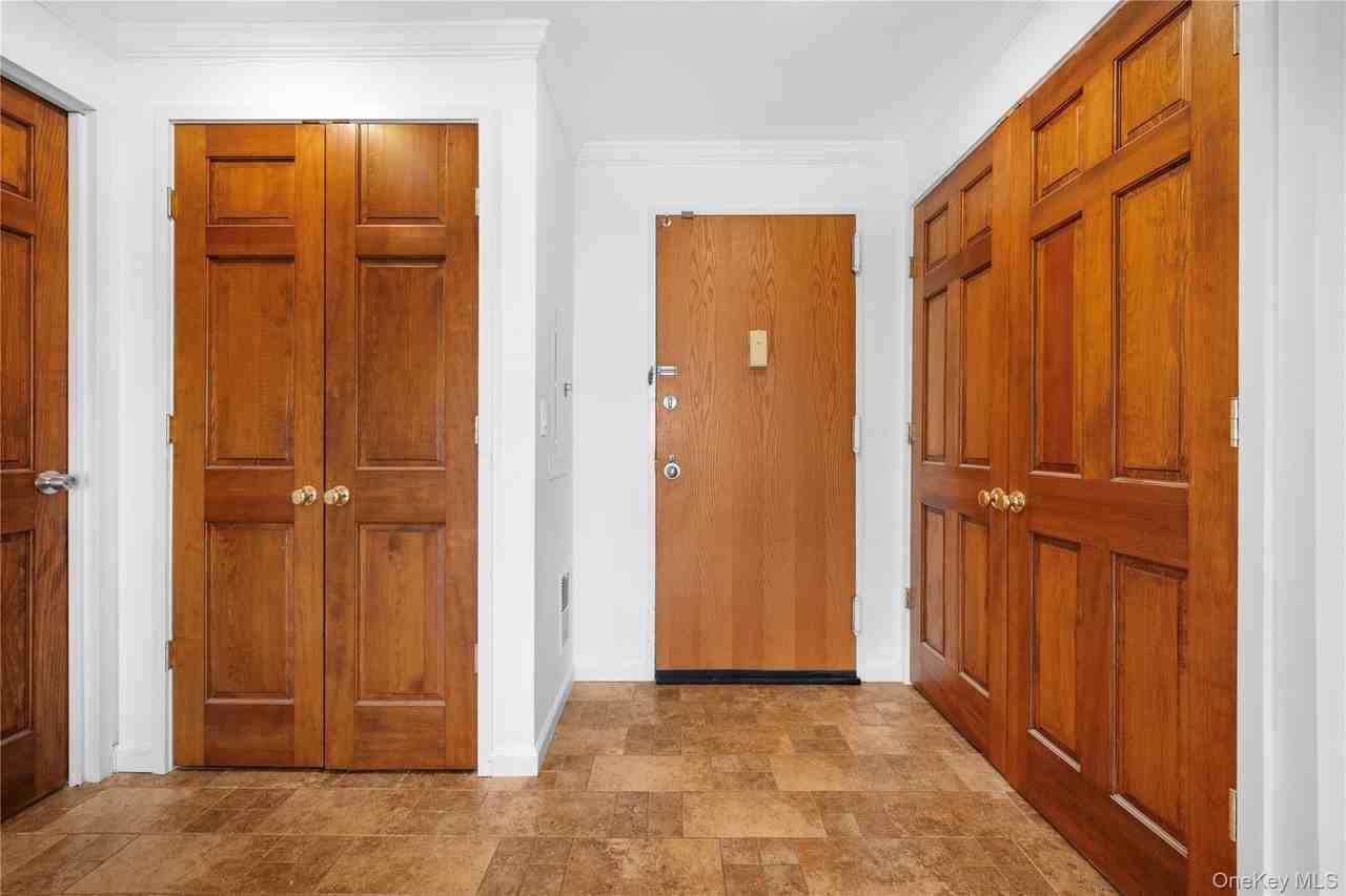 141 Great Neck Rd #2G - Photo 5 of 38