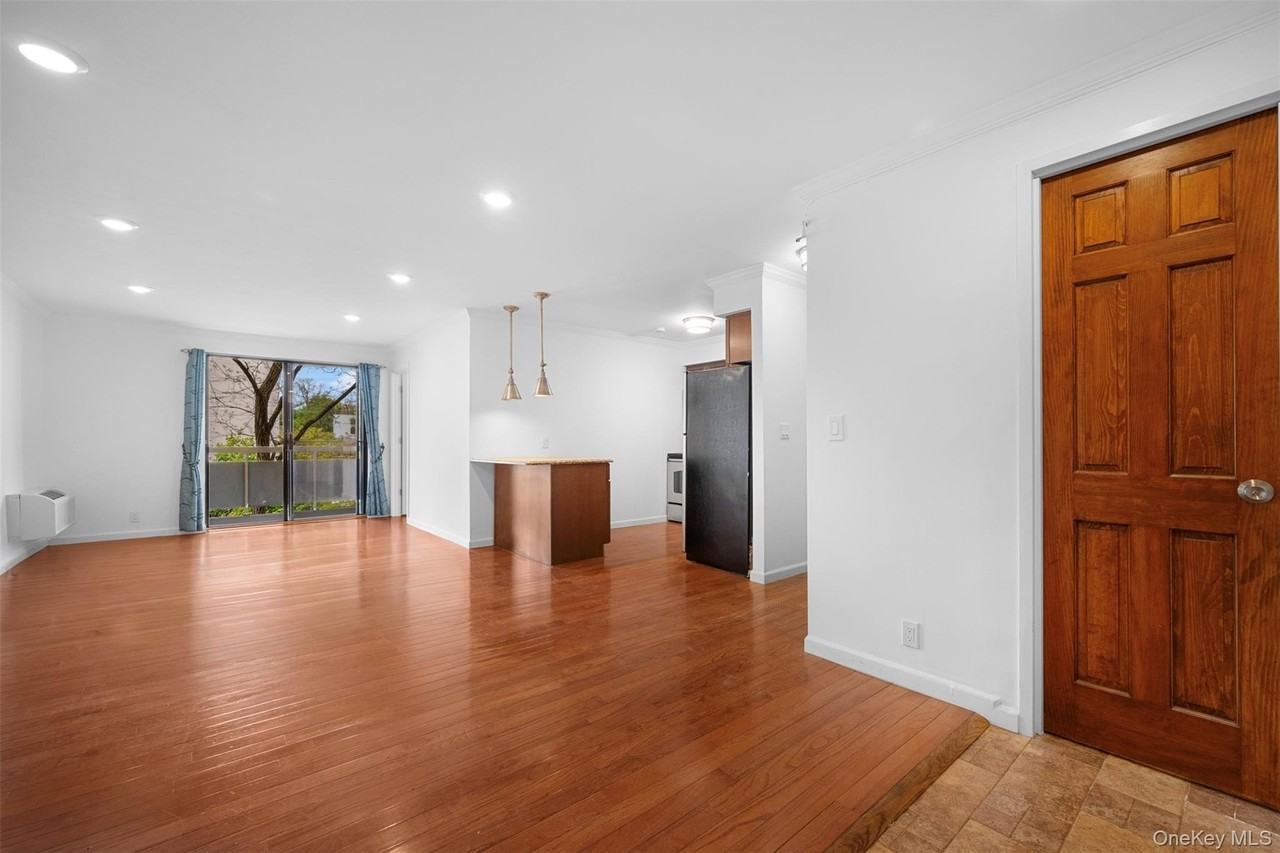 141 Great Neck Rd #2G - Photo 6 of 38