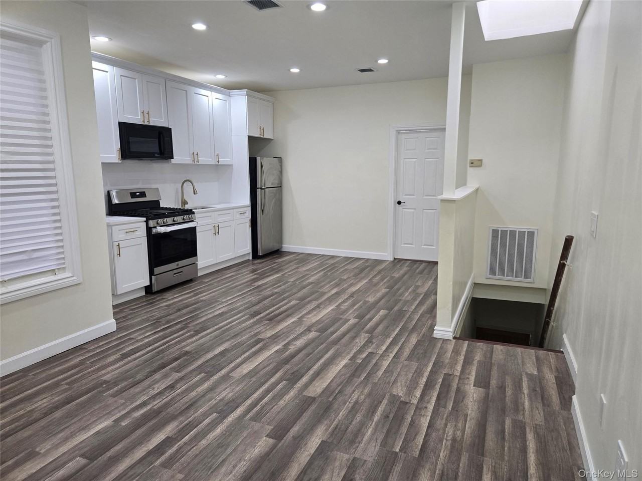 10750 Van Wyck Expy - Photo 2 of 8