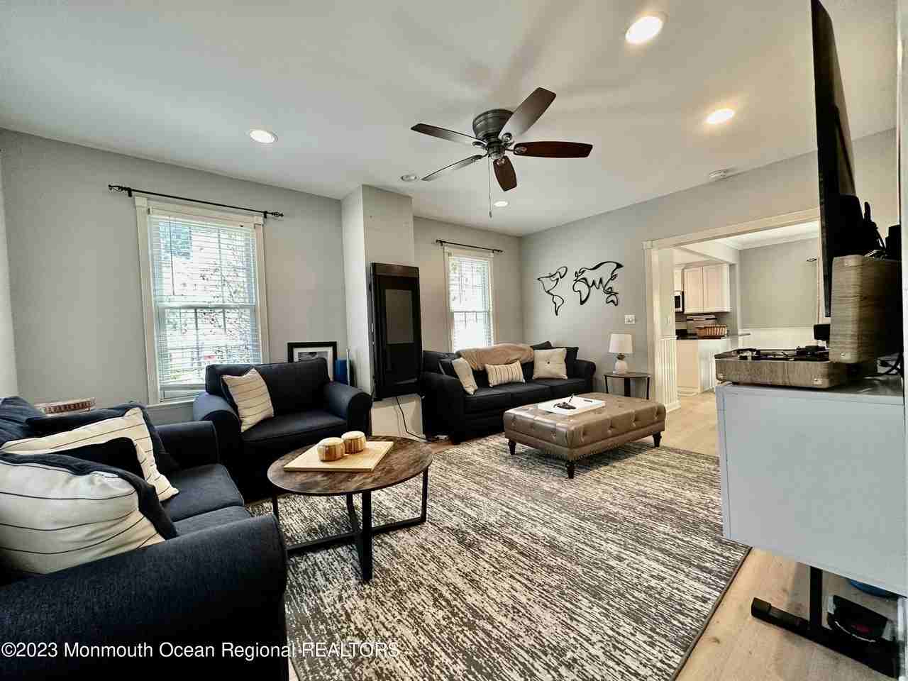 596 Vernon St - Photo 3 of 25