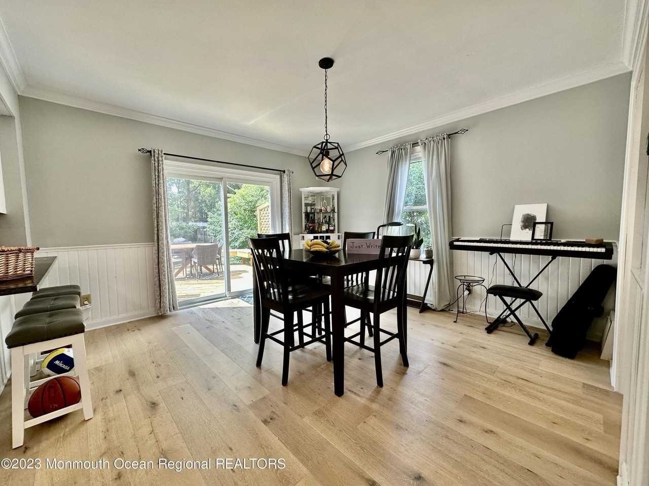 596 Vernon St - Photo 5 of 25