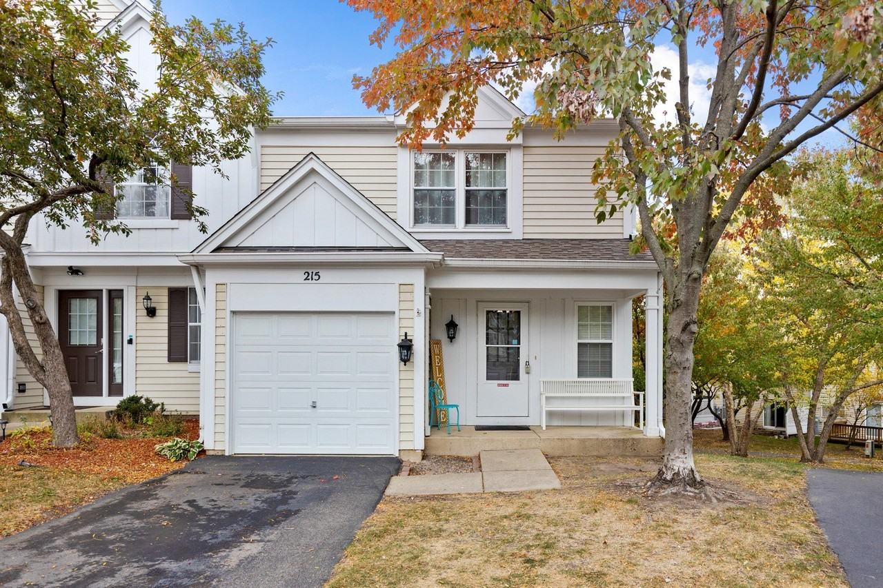 215 Half Moon Cir - Photo 2 of 26