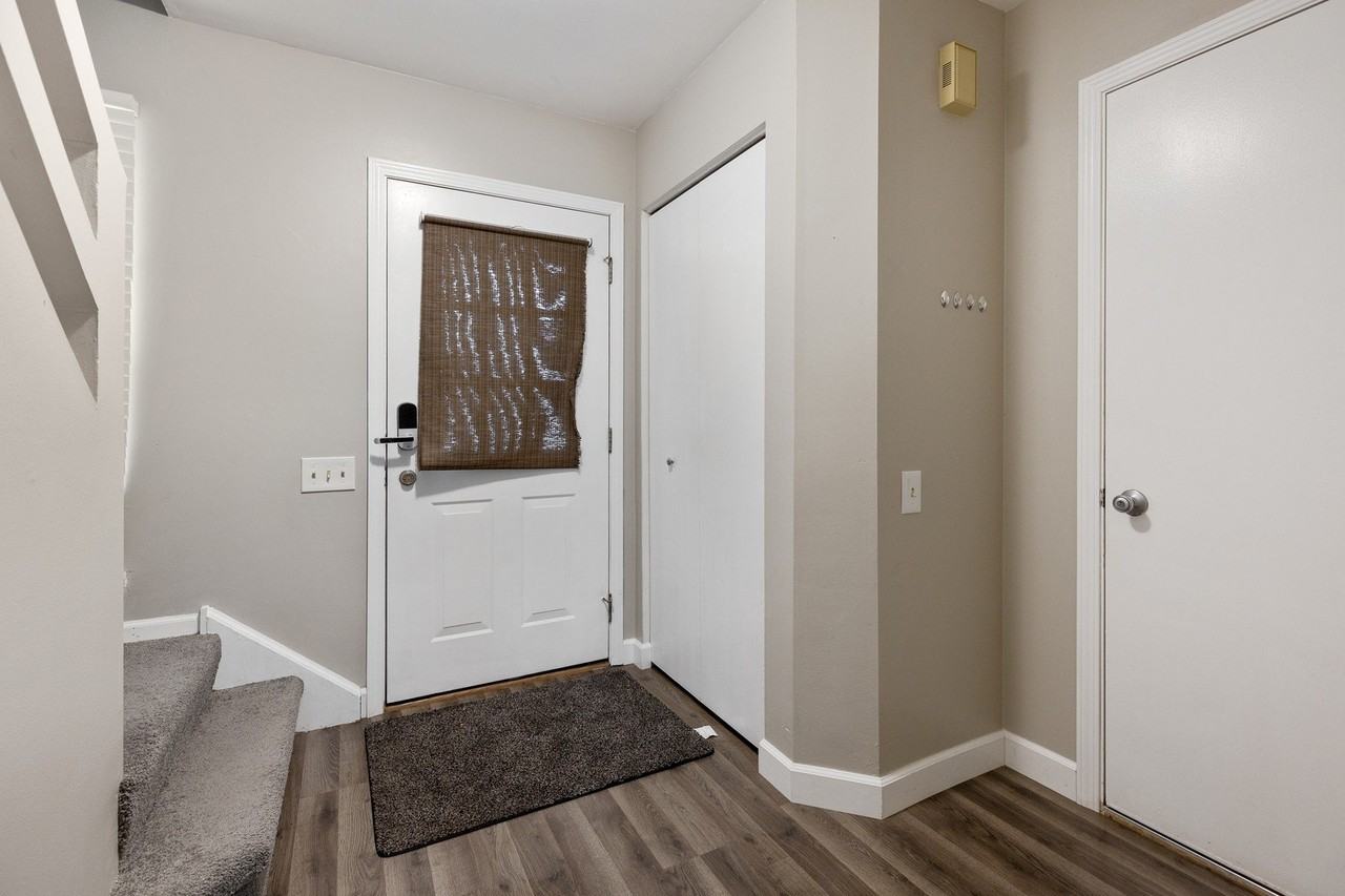 215 Half Moon Cir - Photo 3 of 26